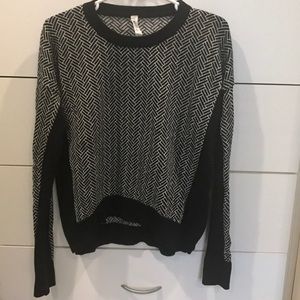 Lululemon Pull-over sweater